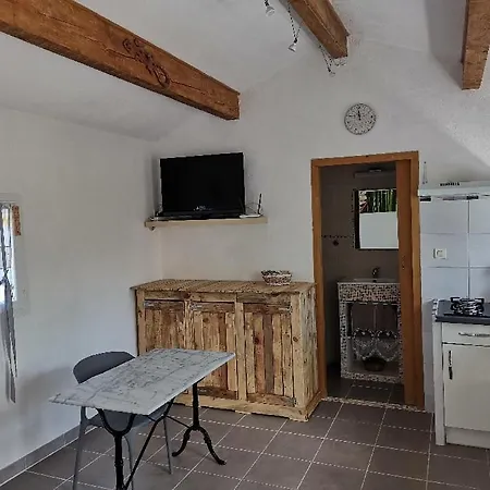 בית נופש Gite Les Lauriers Saint-Christol-lès-Alès